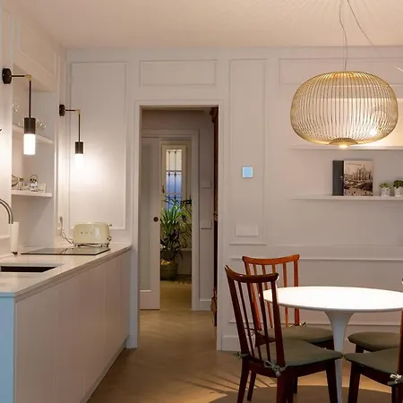 Corti - 1 Min Walk To And Parking Apartamento